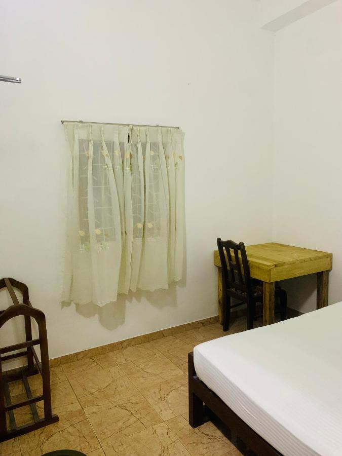 Dreamy Surf House Hotel Weligama Ngoại thất bức ảnh