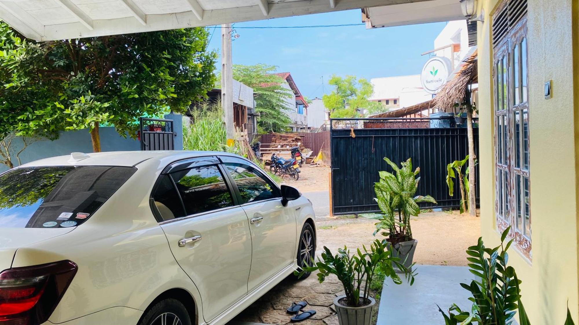 Dreamy Surf House Hotel Weligama Ngoại thất bức ảnh