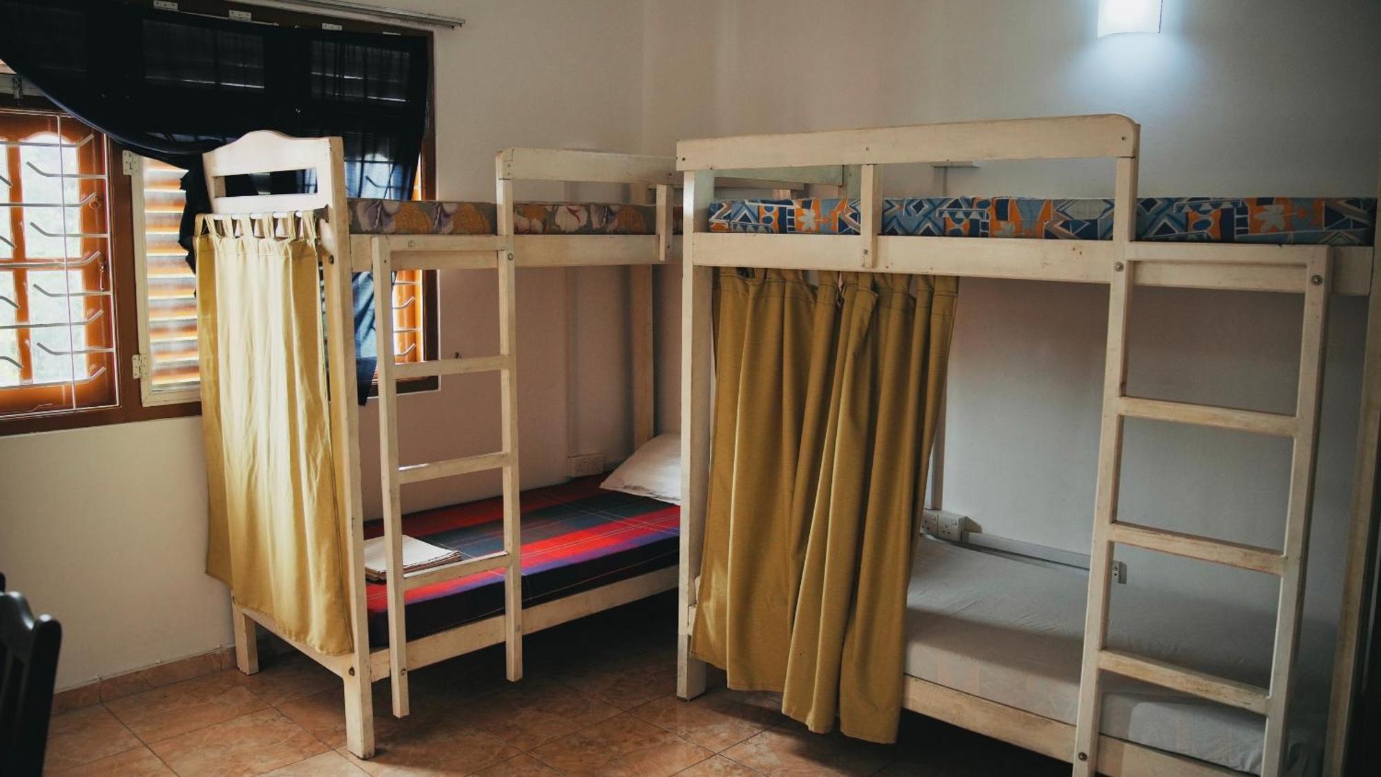 Dreamy Surf House Hotel Weligama Ngoại thất bức ảnh