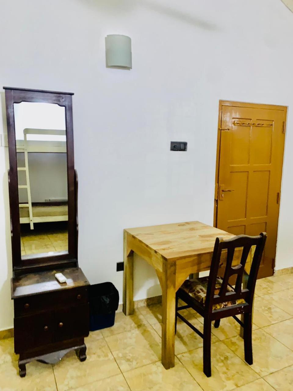 Dreamy Surf House Hotel Weligama Ngoại thất bức ảnh