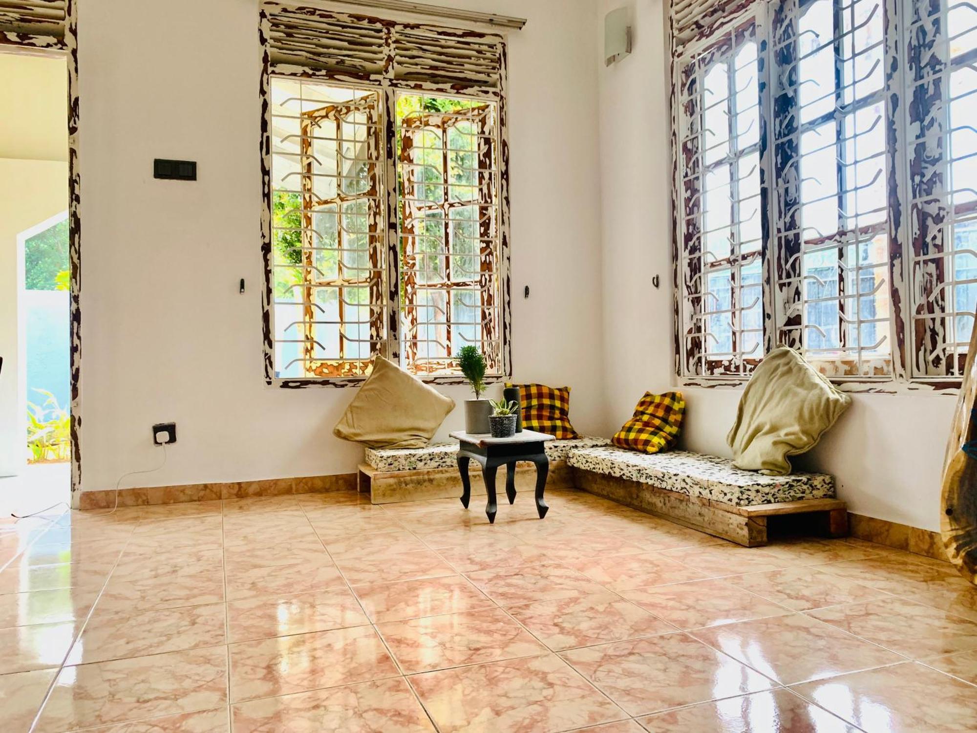 Dreamy Surf House Hotel Weligama Ngoại thất bức ảnh
